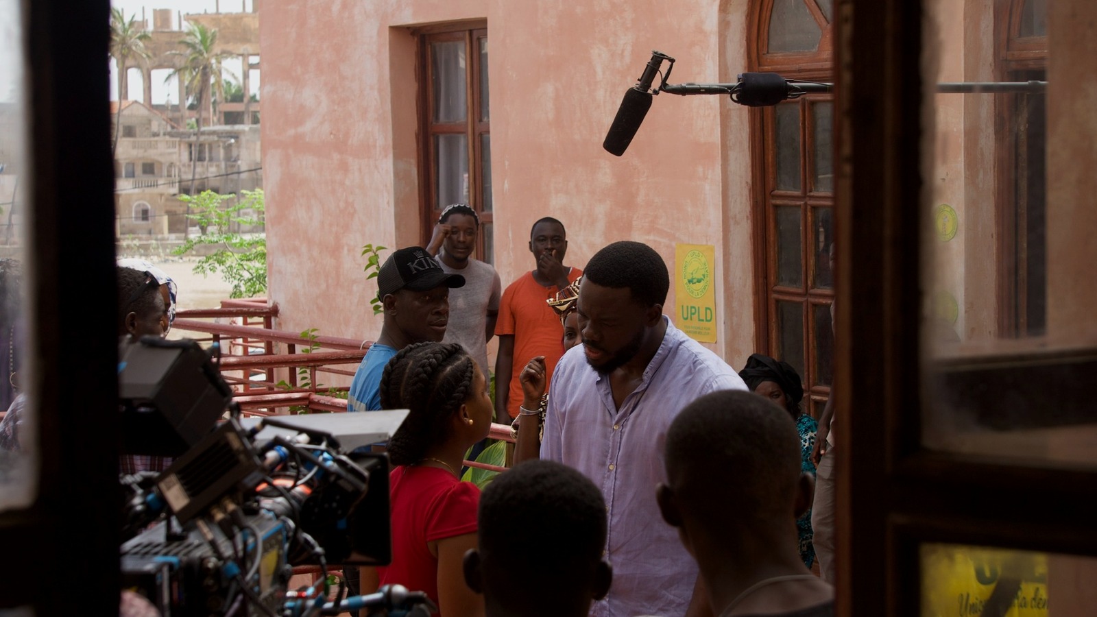 Équipe de tournage NATAAL PRODUCTION au travail sur un plateau à Dakar